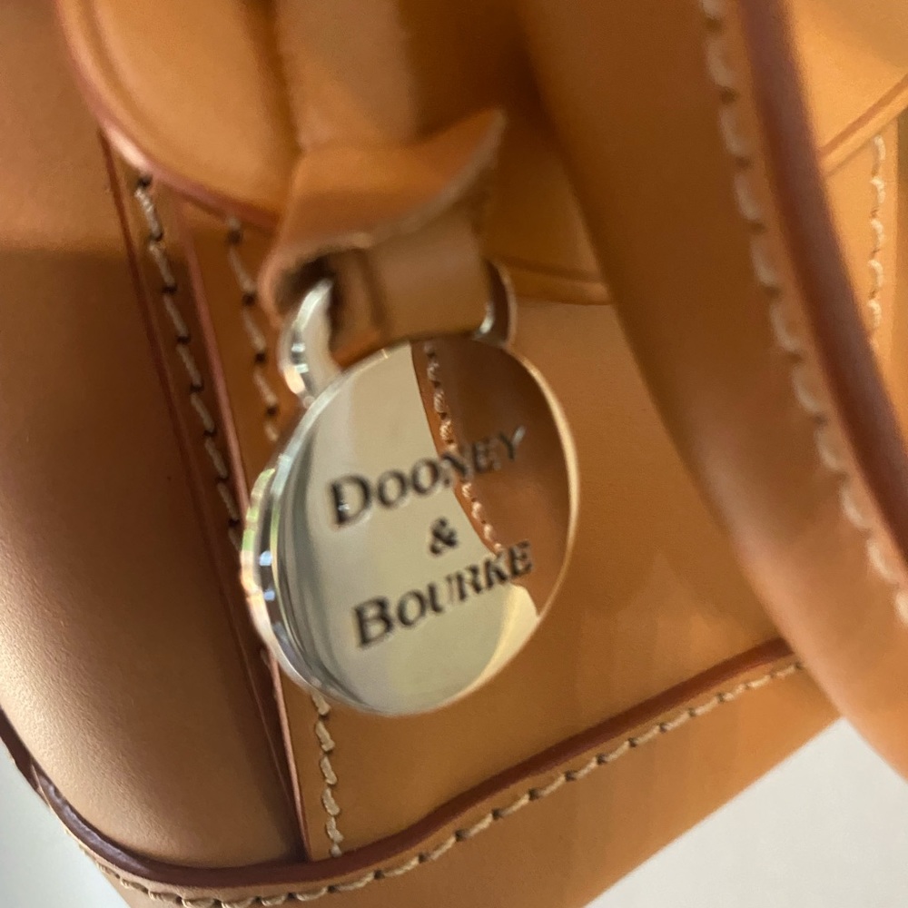 Downey and Bourke natural leather cross over bag - Picture 7 of 8